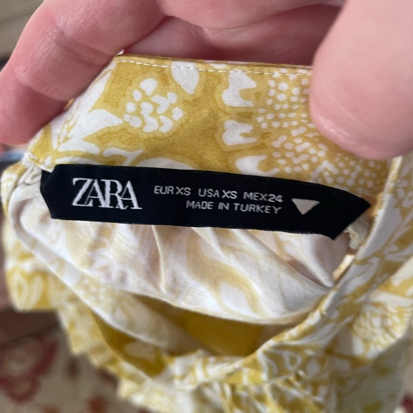 *Sold* Zara Ruffle Shoulder Puff Slv Blouse - Picture 3 of 3